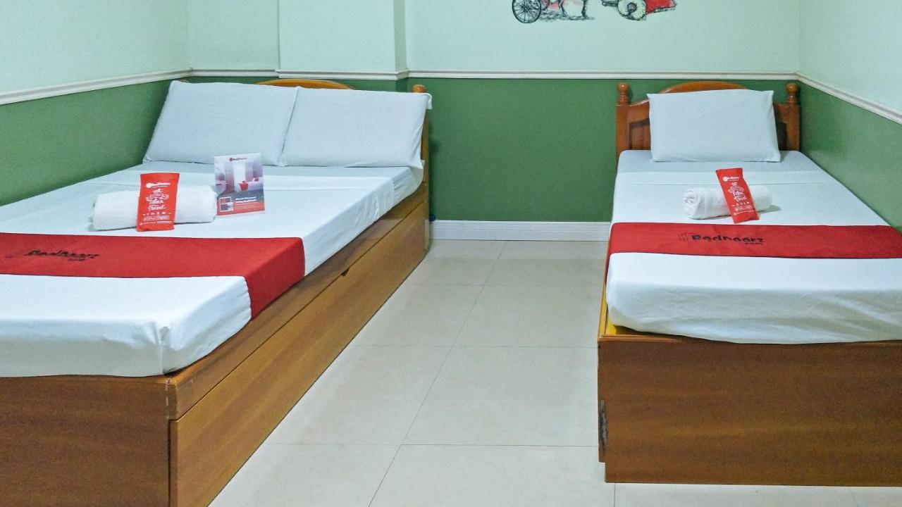 Hotel RedDoorz @ Bonifacio St Cebú Exterior foto