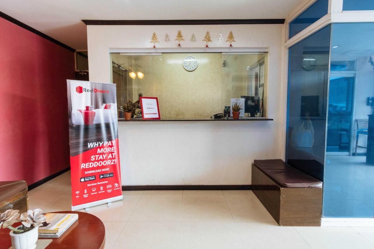 Hotel RedDoorz @ Bonifacio St Cebú Exterior foto